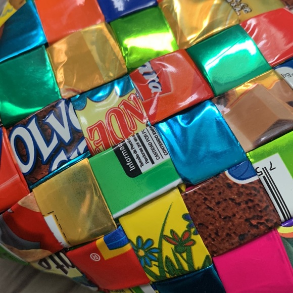 Handmade Wrapper Handbag - Picture 3 of 12